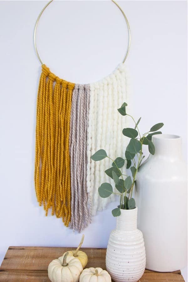 DIY Simple Yarn Wall Hanging