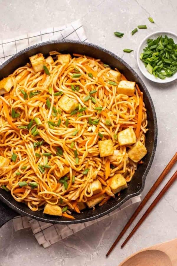 VEGAN PEANUT BUTTER NOODLES WITH CRISPY TOFU