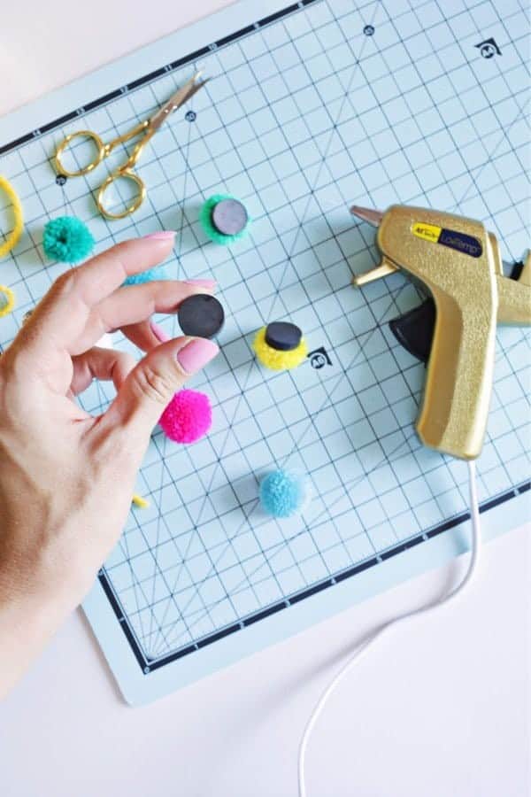 Pom Pom Magnets DIY