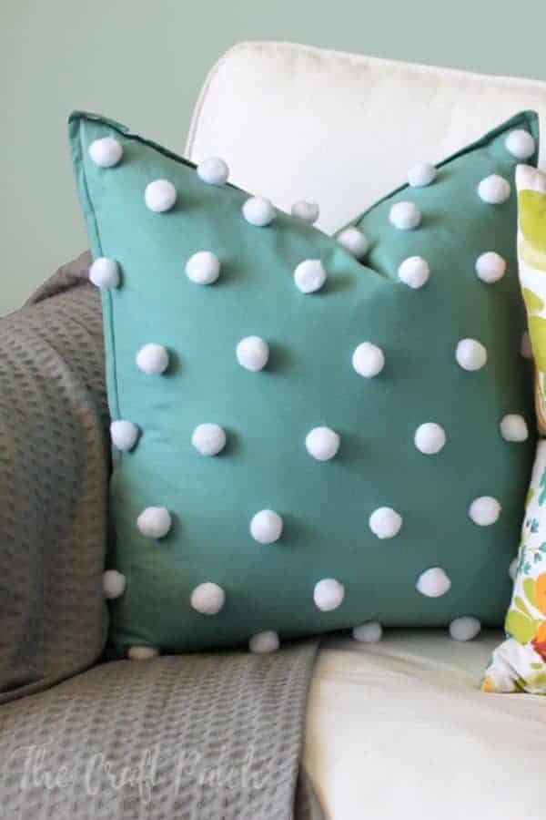 EASY POLKA DOT POM POM PILLOW