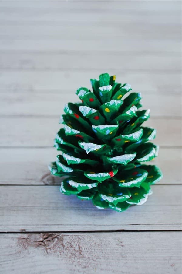 Super Easy Pinecone Christmas Tree Craft