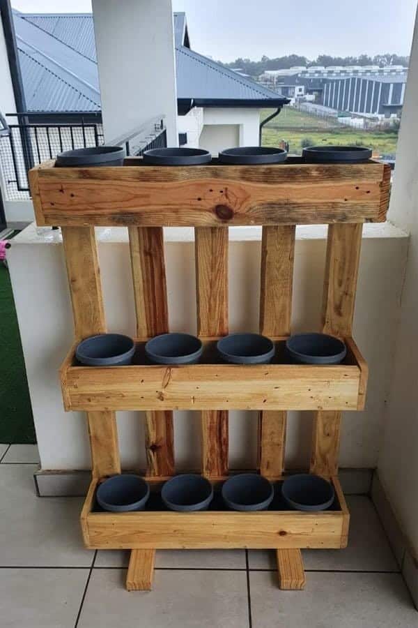 DIY Apartment Balcony Pallet Garden