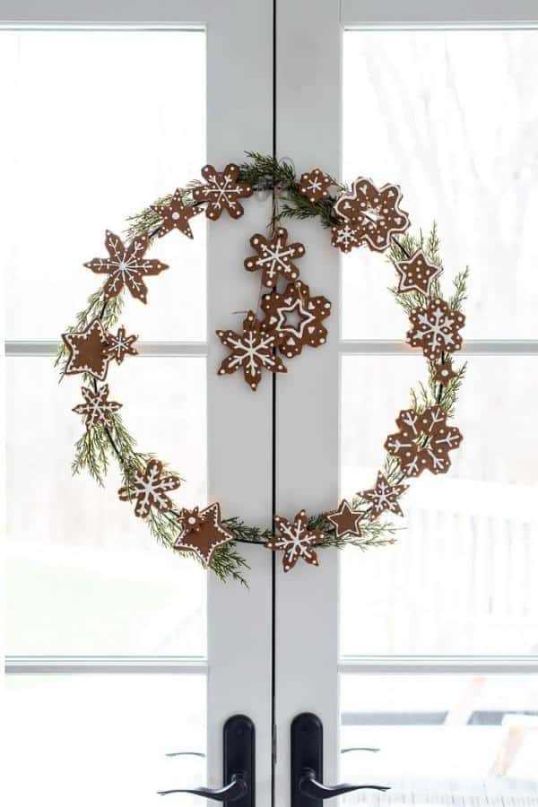 DIY GINGERBREAD COOKIE WREATH