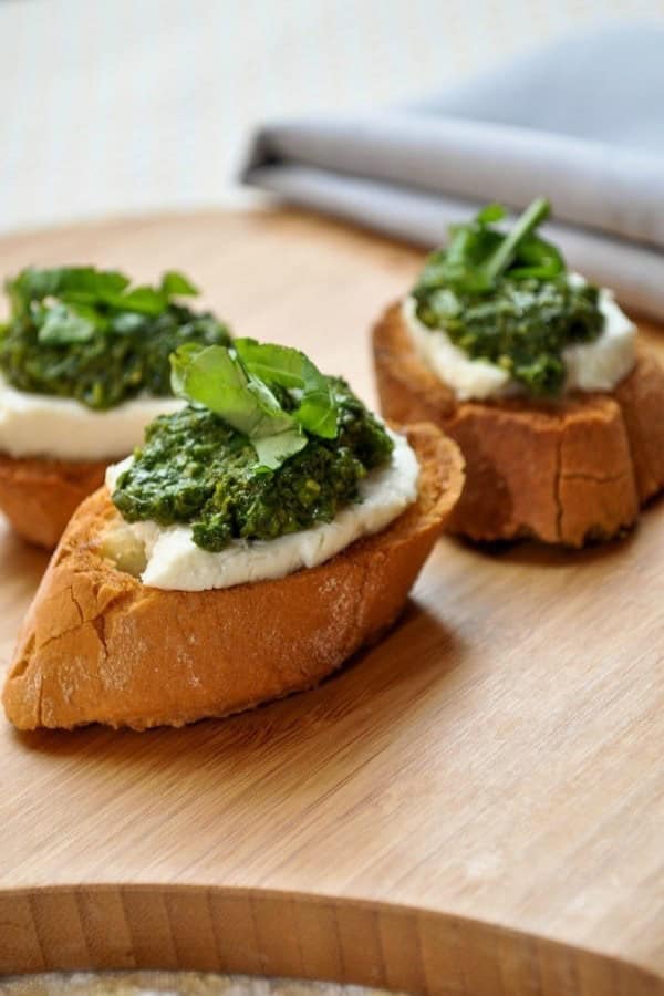 PESTO & GOAT CHEESE CROSTINI