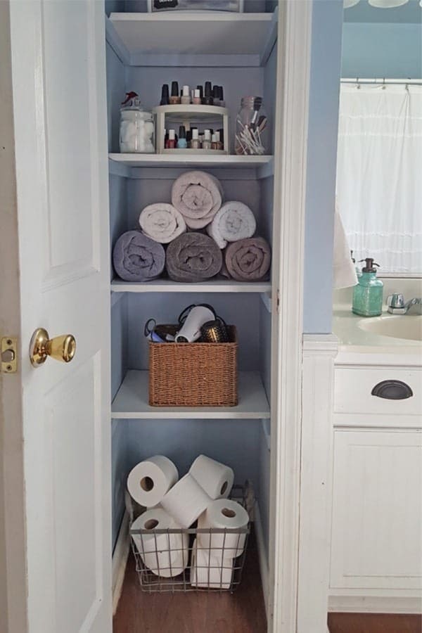 Easy Linen Closet Makeover