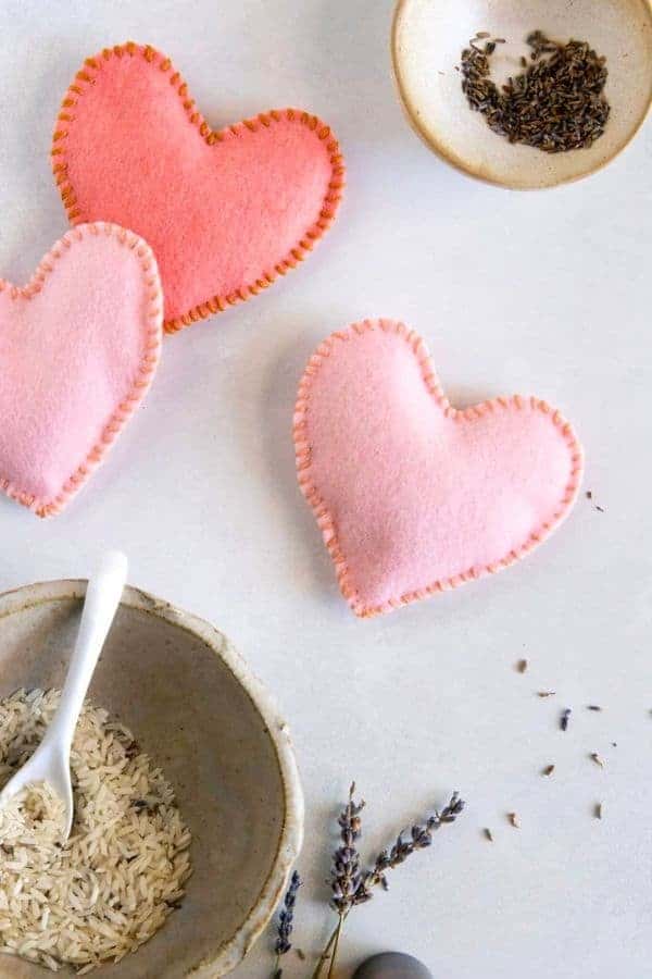 DIY FELT HEART HAND WARMERS