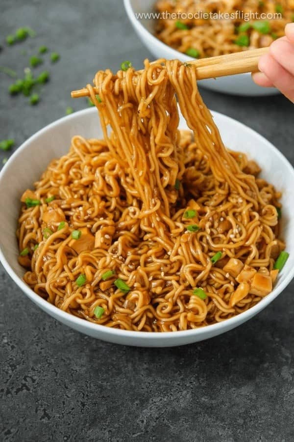 VEGAN SAUCY RAMEN NOODLES