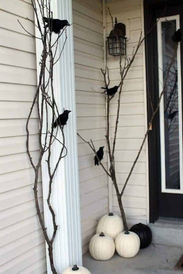 RAVEN-INSPIRED HALLOWEEN PORCH