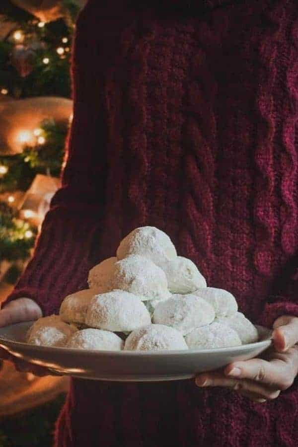 KOURABIETHES (GREEK CHRISTMAS SHORTBREAD COOKIES)