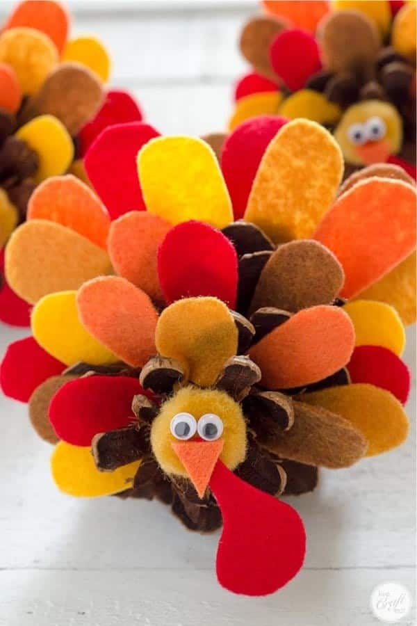 Pinecone Turkeys With Felt Feathers