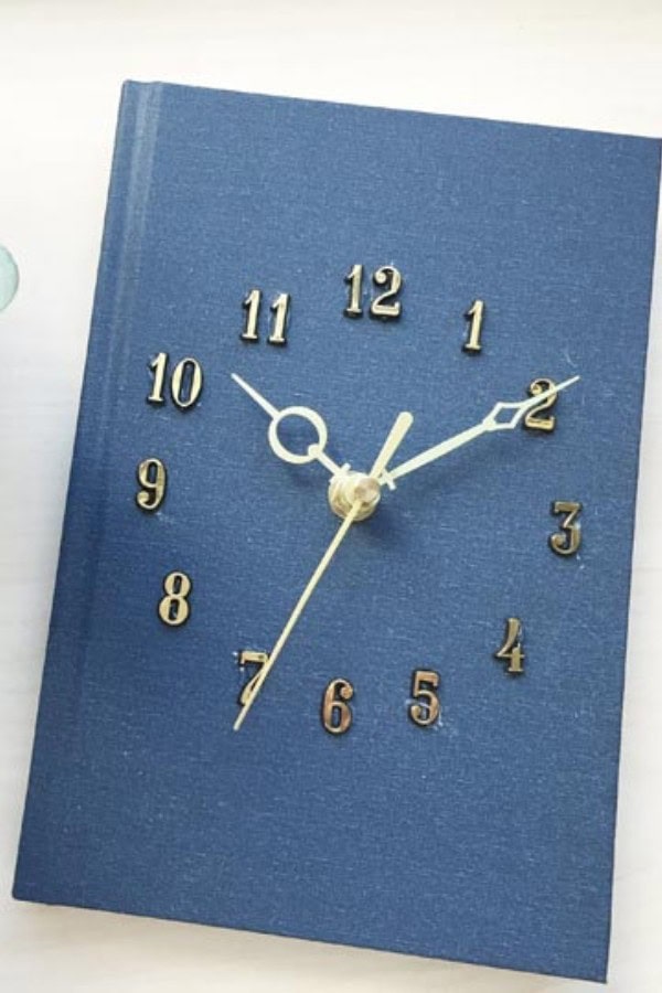 DIY HARDCOVER BOOK CLOCK