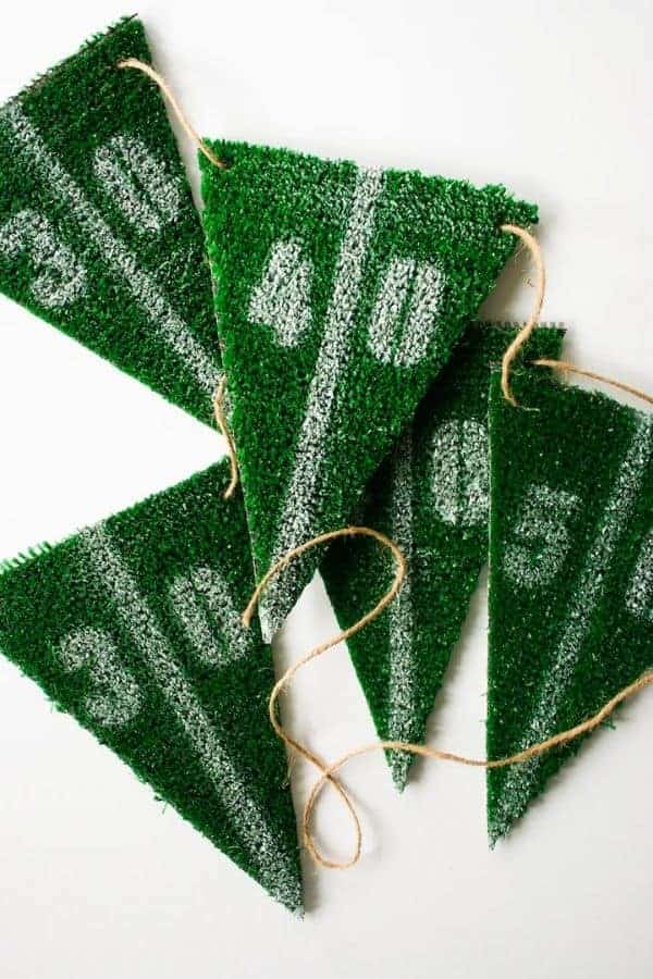 DIY FOOTBALL YARD LINE PARTY GARLAND