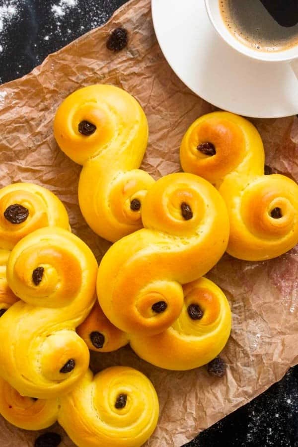 LUSSEKATTER (ST. LUCIA BUNS)