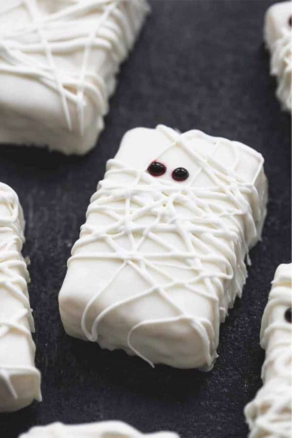 3 Ingredient Rice Krispie Treat Mummies