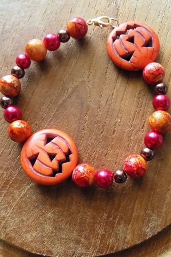 DIY JACK-O-LANTERN BRACELET