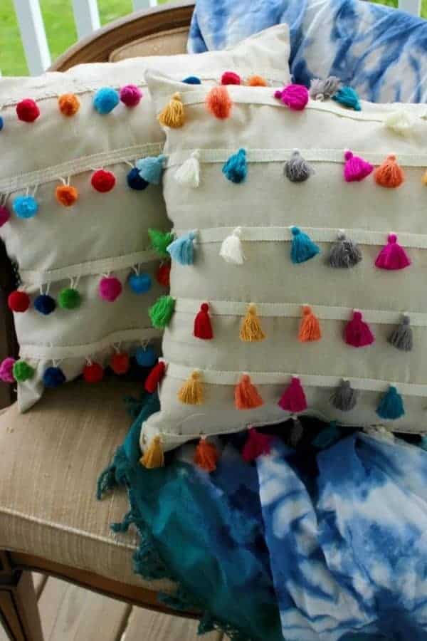 DIY TASSEL OR POM POM TRIM PILLOW