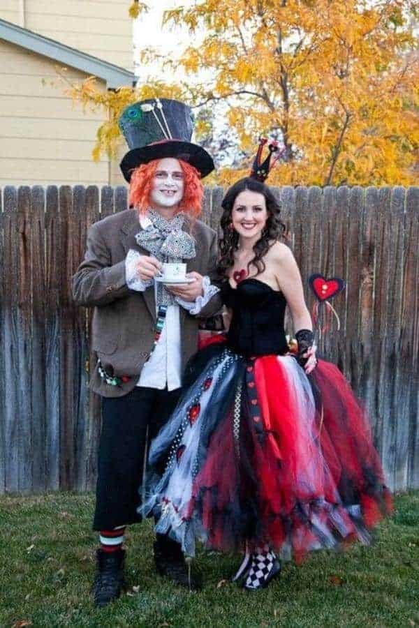 DIY ALICE IN WONDERLAND COSTUMES