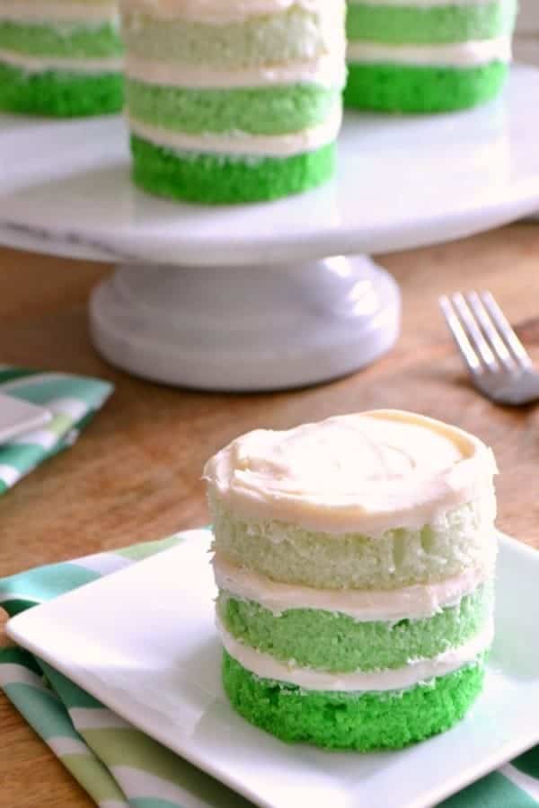 ST. PATRICK’S DAY MINI OMBRE CAKES