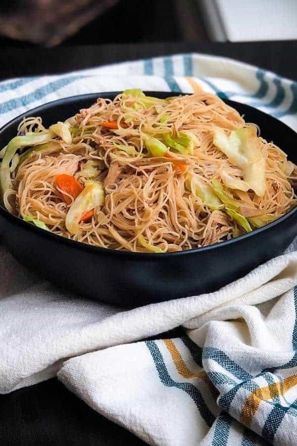 PANCIT (FILIPINO NOODLES WITH CHICKEN)