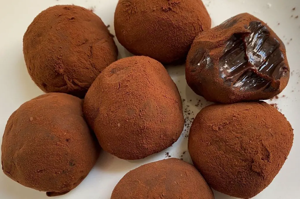 2-Ingredient Chocolate Truffles
