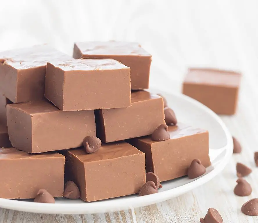 2-Ingredient Homemade Fudge
