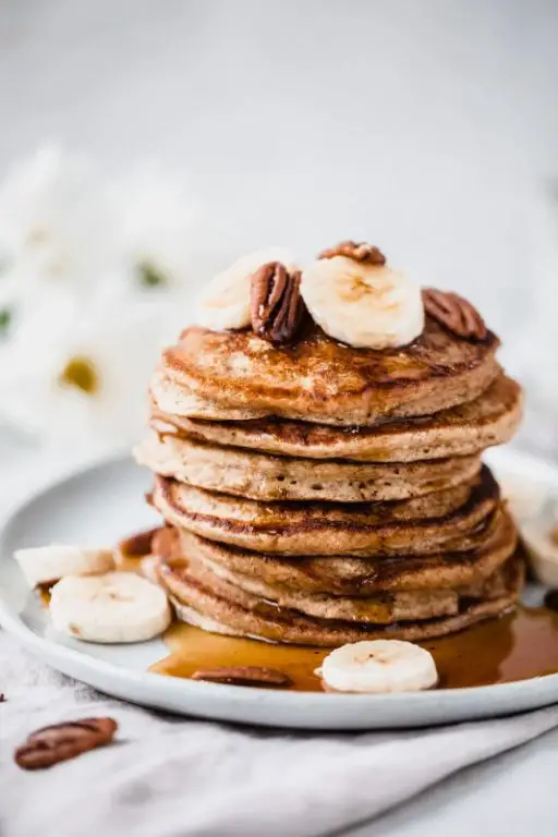 6-Ingredient Banana Oat Pancakes