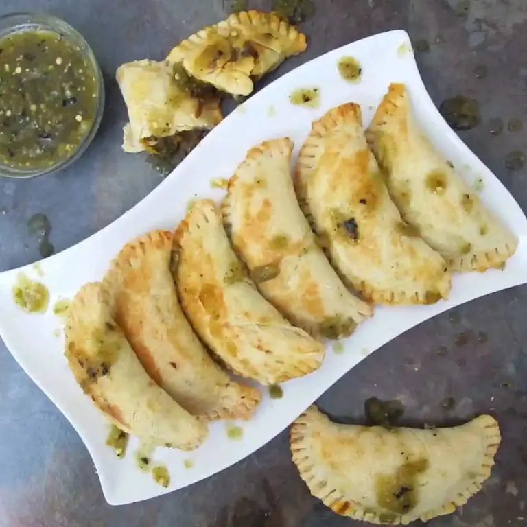 7 Mares Empanadas with Spicy Dipping Sauce