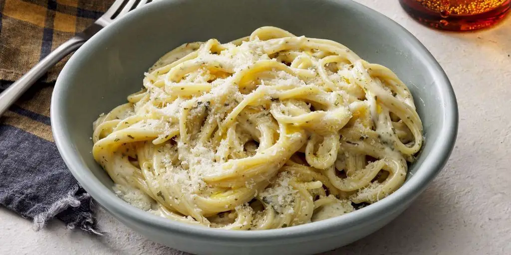 7-Ingredient Creamy Garlic Parmesan Pasta