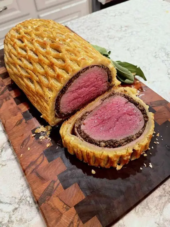 Beef Wellington with puff pastry