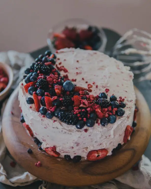 Berry Burst Preachers Cake with Mixed Berries