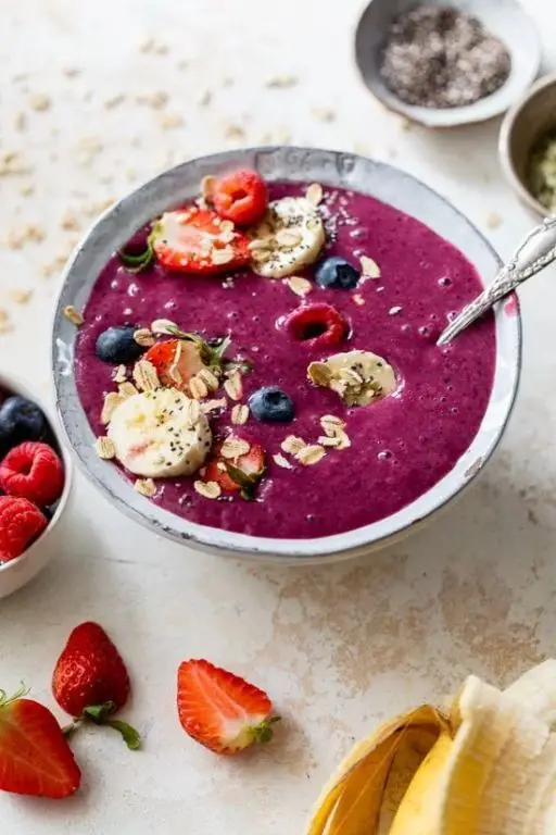 Berry and Oat Smoothie Bowl