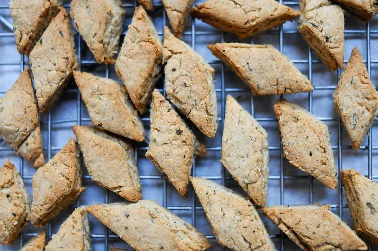 Chestnut Flour Crackers with Herbs