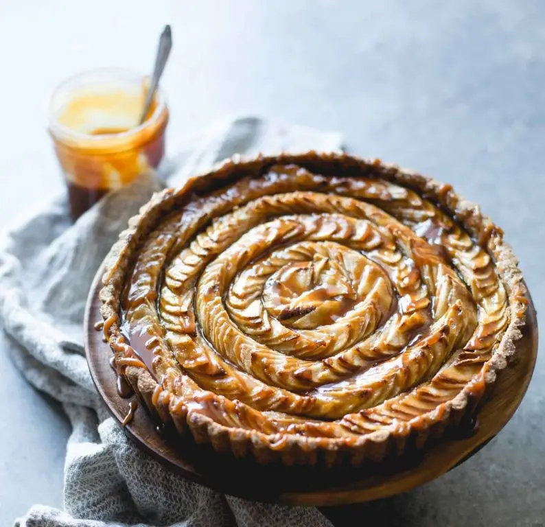 Chestnut Flour Tart with Caramelized Apples
