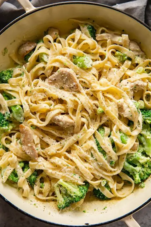Chicken and Broccoli Alfredo Pasta