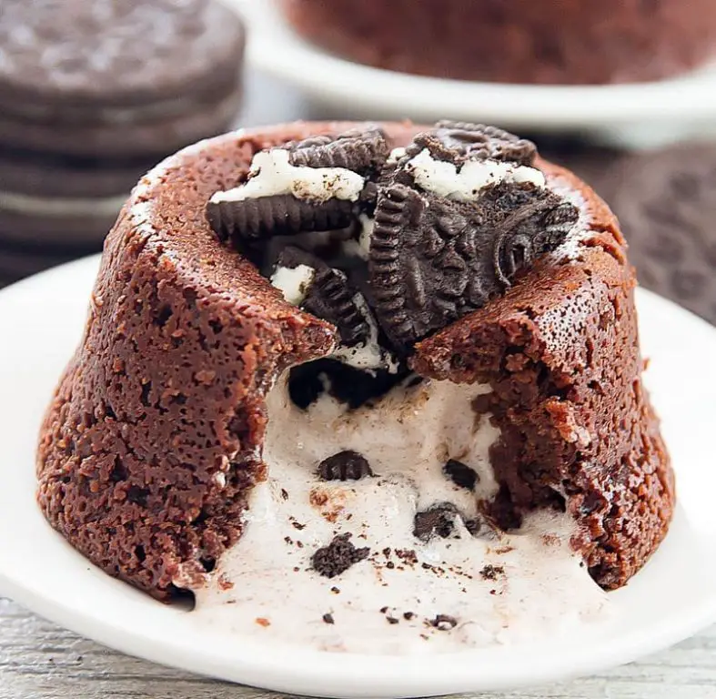 Chocolate Oreo lava cake