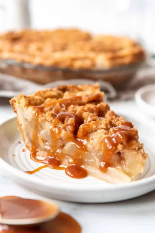 Classic Pear and Cinnamon Pie