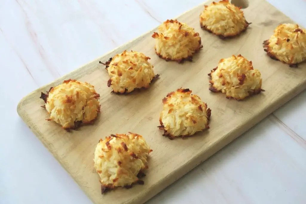Cool Whip and Coconut Macaroon Bites
