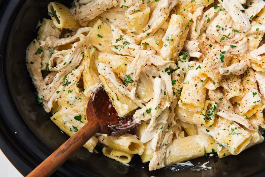 Creamy Crockpot Chicken Alfredo