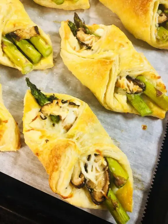 Creamy Mushroom Puff Pastry Bundles