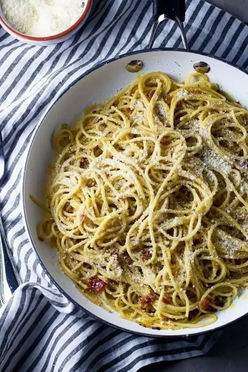Easy 4-Ingredient Pasta Carbonara