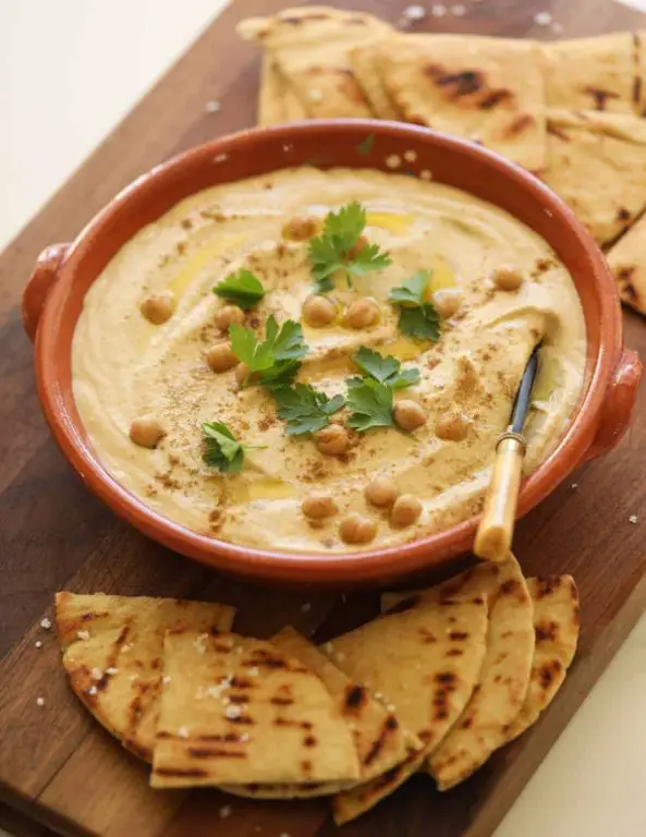 Easy Hummus with Pita Bread