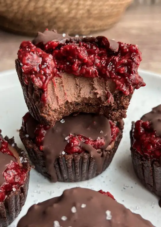 Easy No-Bake Chocolate Raspberry Cups