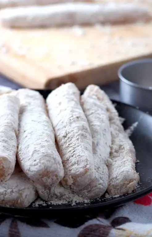 Espasol - A chewy rice flour roll.