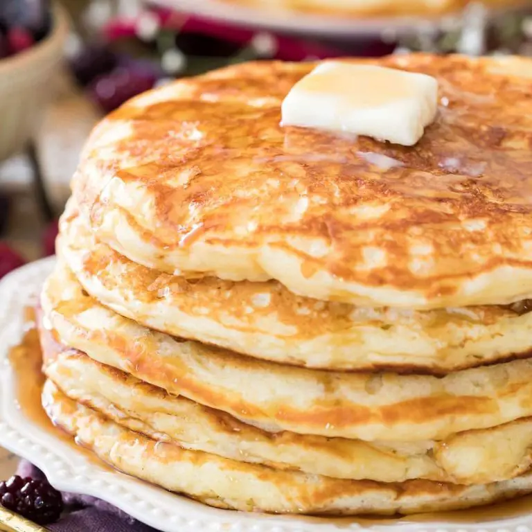 Fast and fluffy buttermilk pancakes