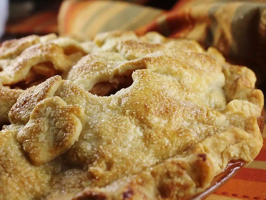 Flaky Pie Crust Made with Vinegar and Baking Powder