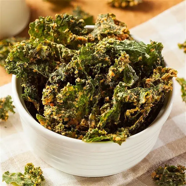 Garlic Parmesan Crispy Kale Chips
