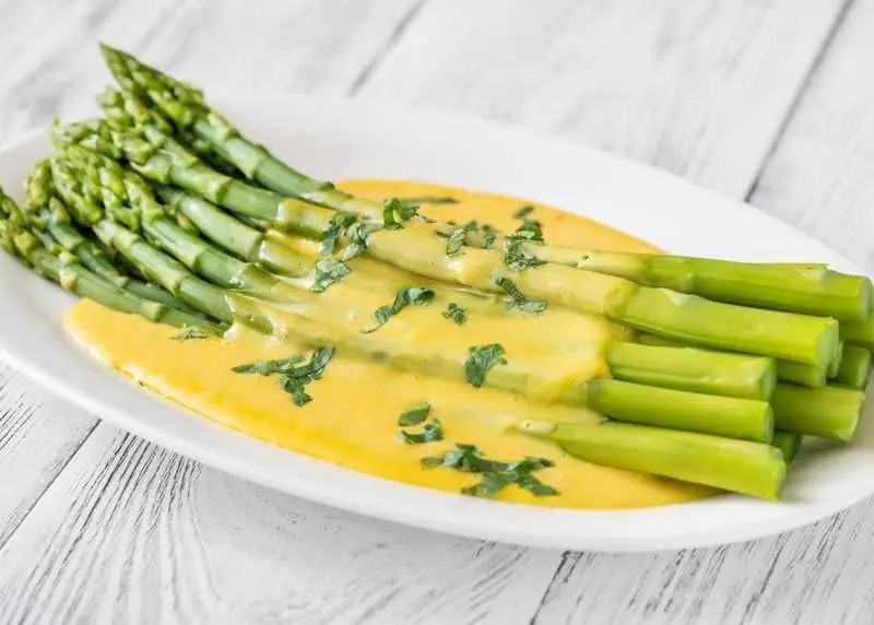 Grilled Asparagus with Hollandaise Drizzle