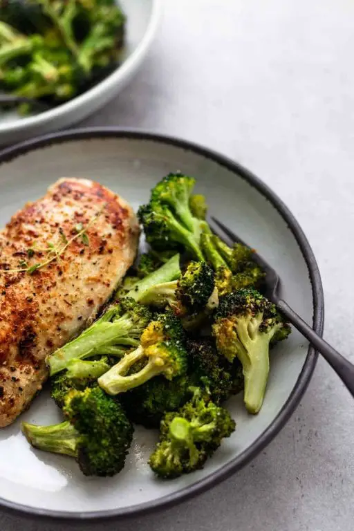 Grilled Chicken with Steamed Broccoli