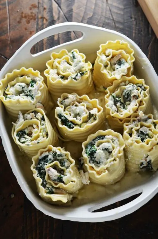 Ground Chicken and Spinach Lasagna Rolls
