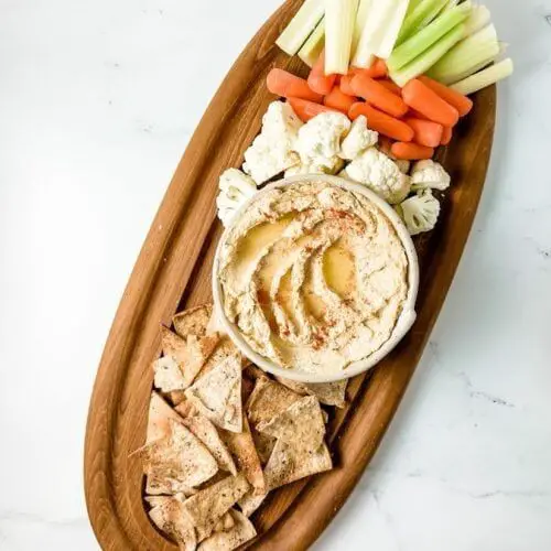 Hummus with Pita Chips and Veggies